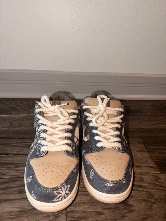 Nike x Travis Scott SB Dunk Low  - Beige, Black - Picture 3 of 6